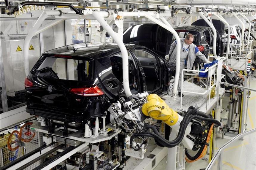 Volkswagen rechnet von August an mit vorübergehenden Lücken in der Produktion. Foto: Rainer Jensen/Symbolbild