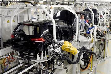 Volkswagen rechnet von August an mit vorübergehenden Lücken in der Produktion. Foto: Rainer Jensen/Symbolbild