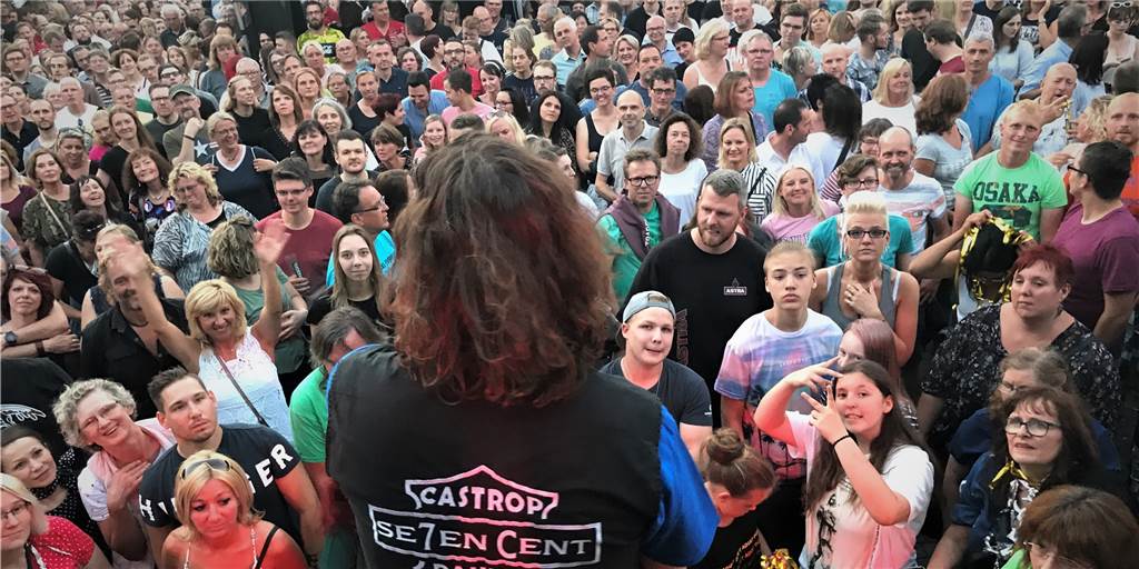 Seven Cent bei Ckü: Wir verlosen Freikarten für Castrops größte Party Voll war es 2019, als Seven Cent auf der Bühne bei Castrop kocht über stand. Nach vier Jahren Pause kehrte die Cover-Rock-Band damals zurück. Bei Ckü 2022 steht sie freitags auf der Bühne. Erstmals nehmen die Veranstalter Eintritt.