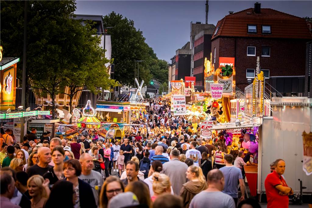 Im Video: Mit diesem Feuerwerk endete die Bartholomäuskirmes Viele kamen zur Bartholomäuskirmes in Lütgendortmund