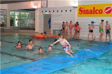 Voll wird es im Schermbecker Hallenbad nicht nur, wenn der CDU-Gemeindeverband wie in den vergangenen Jahren üblich zum Ende der Sommerferien den Schermbecker Nachwuchs einlädt. Vor allem bei Kursen für Kleinkinder gab es vor Corona lange Wartelisten. Mit einem neuen Lehrschwimmbecken sollen die Kapazitäten erweitert werden.