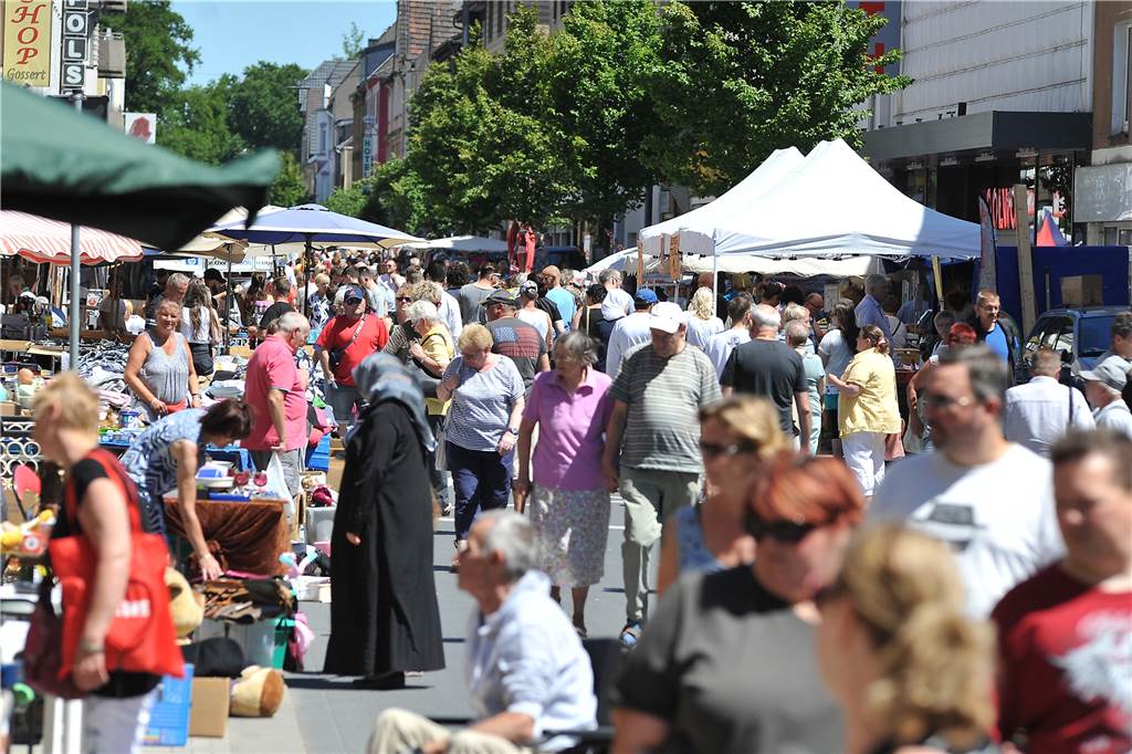 Der Kalender ist schon wieder voll: Das passiert 2019 in Castrop-Rauxel Voll wird es vermutlich wieder beim Sommerfest auf der Langen Straße.
