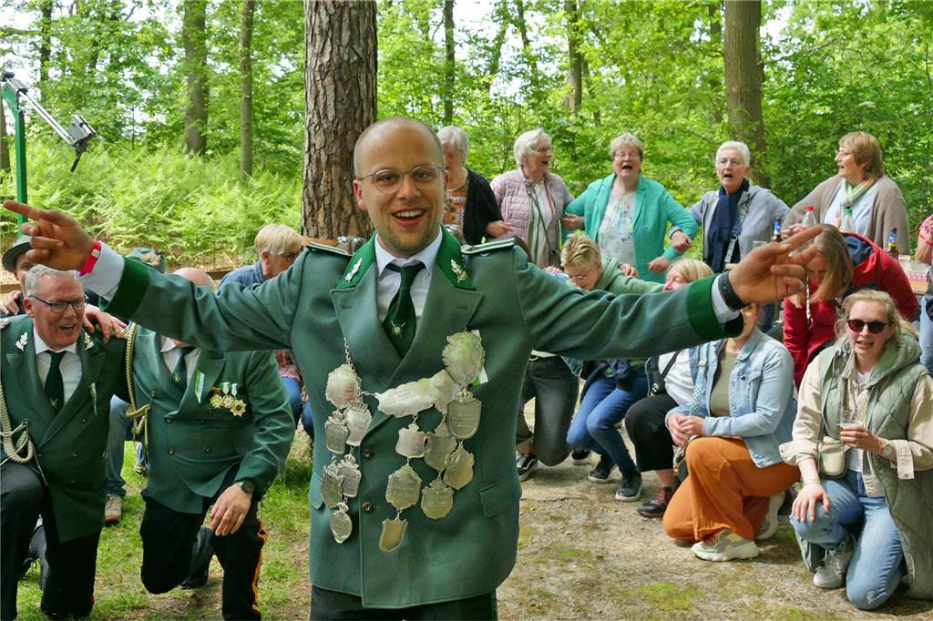 Viele Fotos vom Vogelschießen: Begeisterung pur im Zwillbrocker Schützenwald