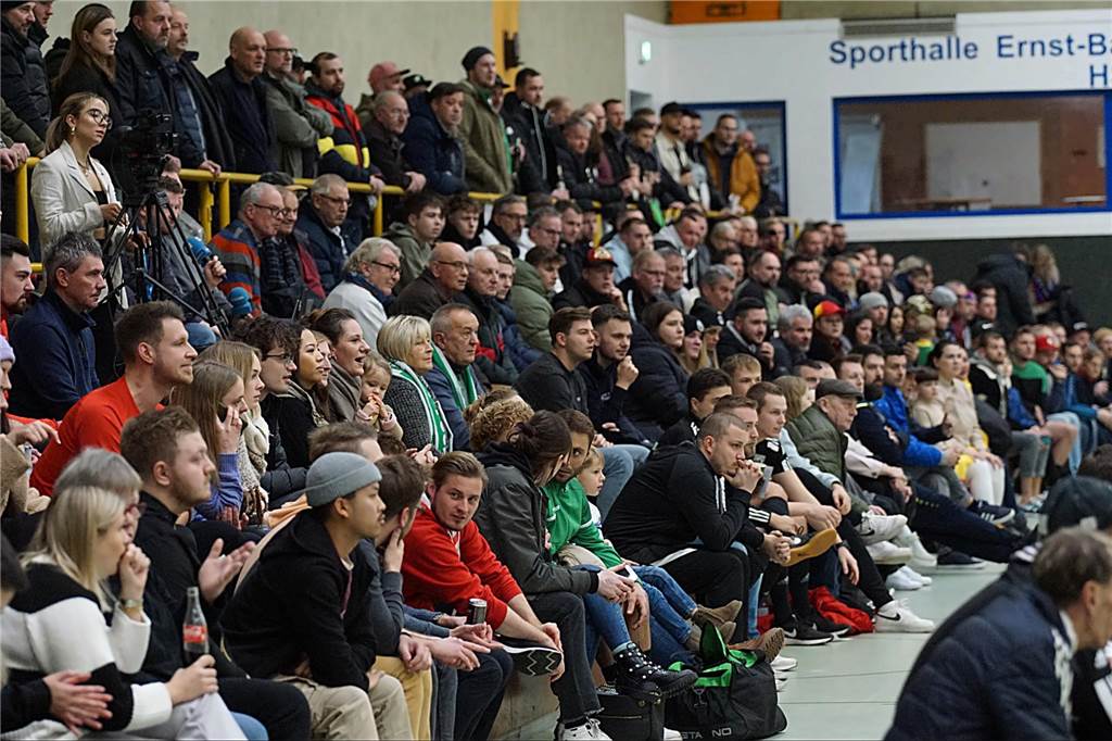 Rückkehr in die Hellweg-Sporthallen: Unnaer Stadtmeisterschaft dieses Jahr ohne „EBG-Modus“ Volles Haus in der EBG-Halle.