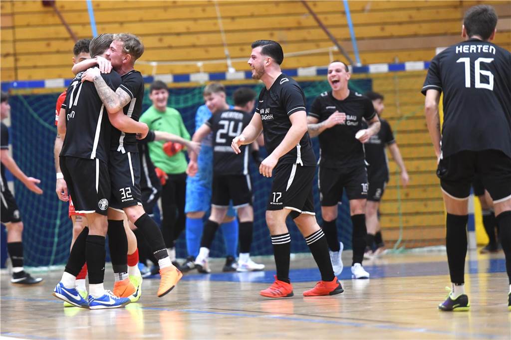 Volles Haus, tolle Spiele, gute Stimmung - was will man mehr? Der Mitternachtscup war erneut ein voller Erfolg.