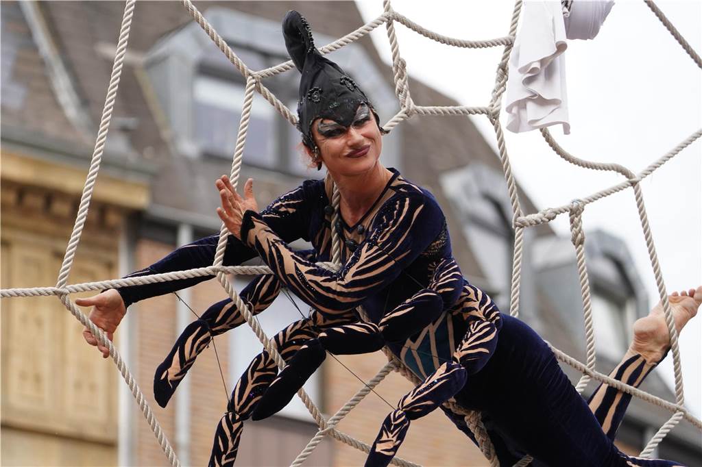 Volles Programm auf dem Mittelaltermarkt in Castrop. Am Sonntag durften die Gäste Schwertkämpfe von Rittern, Hexen- und Spinnenshows sowie viele weitere Attraktionen bestaunen.