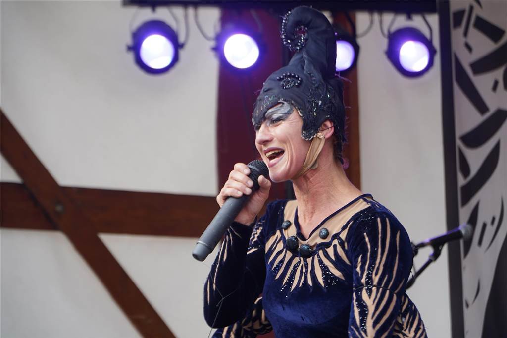 Volles Programm auf dem Mittelaltermarkt in Castrop. Am Sonntag durften die Gäste Schwertkämpfe von Rittern, Hexen- und Spinnenshows sowie viele weitere Attraktionen bestaunen.