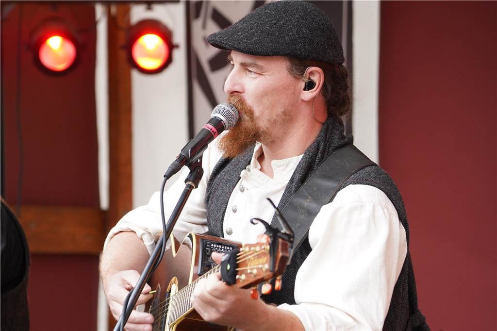 Volles Programm auf dem Mittelaltermarkt in Castrop. Am Sonntag durften die Gäste Schwertkämpfe von Rittern, Hexen- und Spinnenshows sowie viele weitere Attraktionen bestaunen.