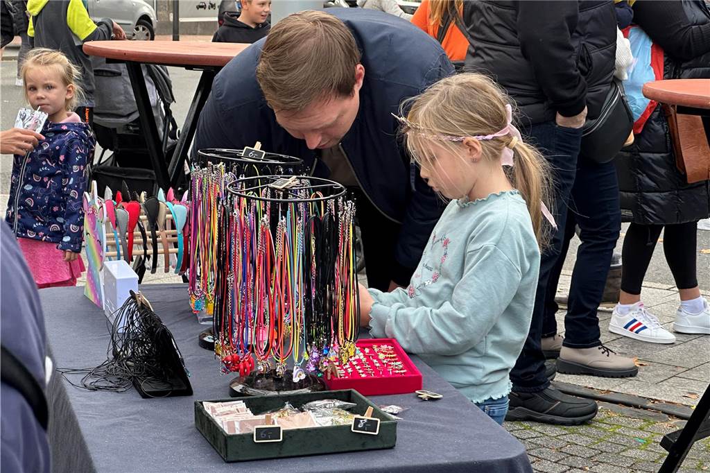 Volles Programm auf dem Mittelaltermarkt in Castrop. Am Sonntag durften die Gäste Schwertkämpfe von Rittern, Hexen- und Spinnenshows sowie viele weitere Attraktionen bestaunen.