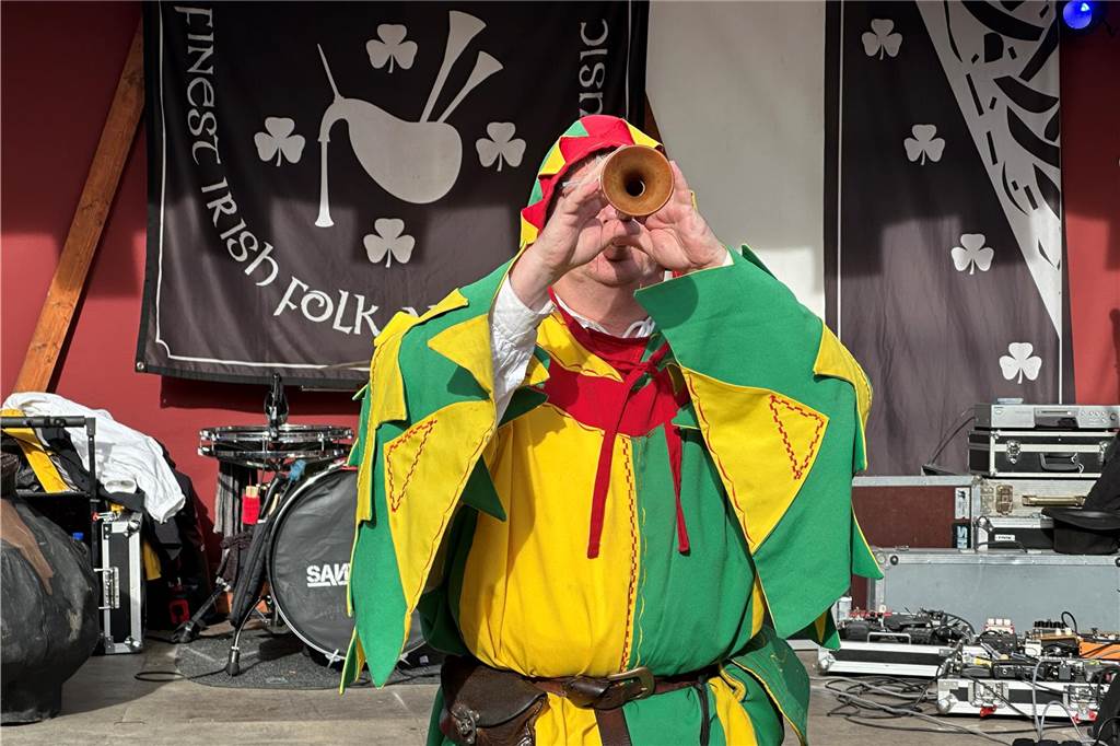 Volles Programm auf dem Mittelaltermarkt in Castrop. Am Sonntag durften die Gäste Schwertkämpfe von Rittern, Hexen- und Spinnenshows sowie viele weitere Attraktionen bestaunen.
