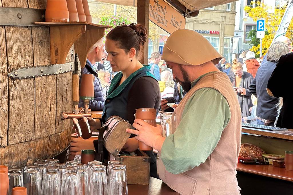 Volles Programm auf dem Mittelaltermarkt in Castrop. Am Sonntag durften die Gäste Schwertkämpfe von Rittern, Hexen- und Spinnenshows sowie viele weitere Attraktionen bestaunen.