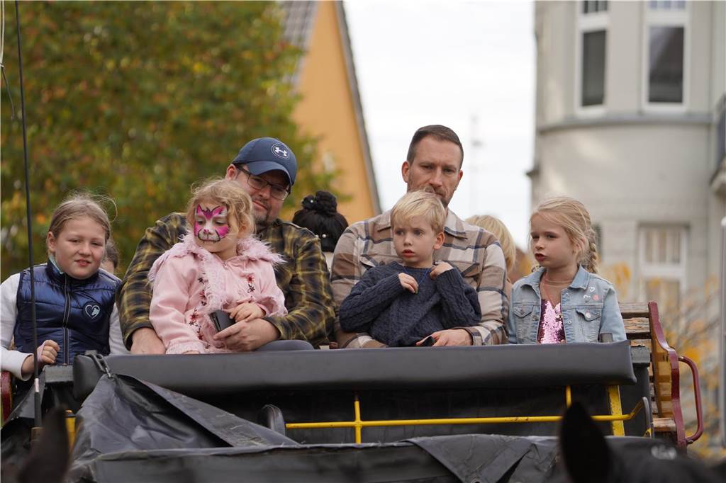 Volles Programm auf dem Mittelaltermarkt in Castrop. Am Sonntag durften die Gäste Schwertkämpfe von Rittern, Hexen- und Spinnenshows sowie viele weitere Attraktionen bestaunen.