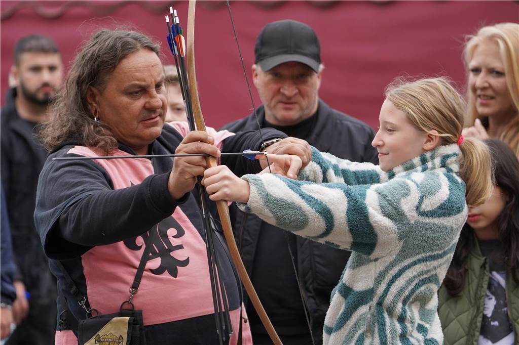 Volles Programm auf dem Mittelaltermarkt in Castrop. Am Sonntag durften die Gäste Schwertkämpfe von Rittern, Hexen- und Spinnenshows sowie viele weitere Attraktionen bestaunen.