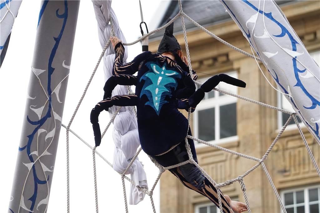 Volles Programm auf dem Mittelaltermarkt in Castrop. Am Sonntag durften die Gäste Schwertkämpfe von Rittern, Hexen- und Spinnenshows sowie viele weitere Attraktionen bestaunen.