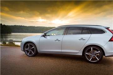 Volvo bekommt für sein gebrauchtes Mittelklasse-Duo aus Limousine S60 und Kombi V60 (im Bild) von ADAC und Tüv gute Noten. Foto: Volvo
