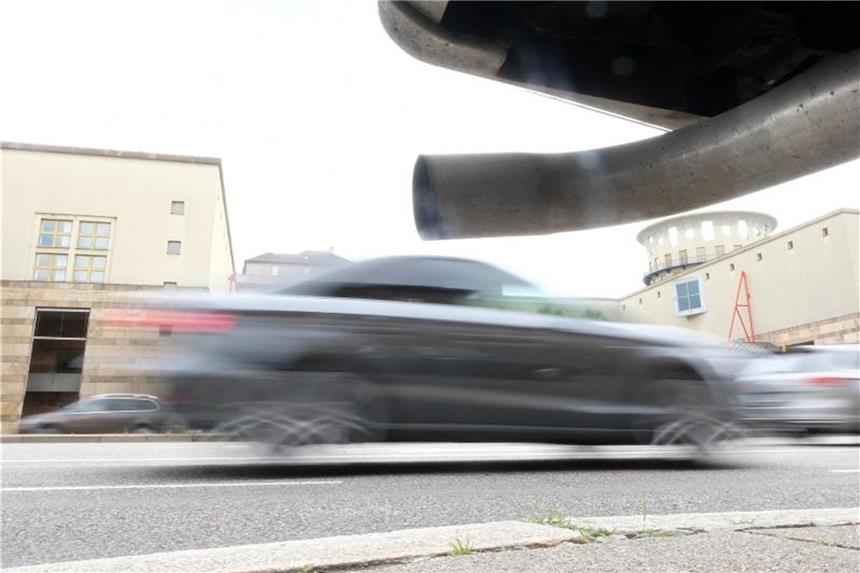 Ältere Diesel müssen in Stuttgart ab 2019 draußen bleiben Vom 1. Januar 2019 an gibt es in Stuttgart Fahrverbote für Dieselautos der Euro-Abgasnorm 4 und schlechter. Foto: Bernd Weissbrod