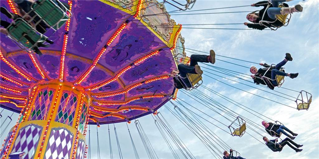 Sim-Jü 2022: Das Programm und die wichtigsten Infos im Überblick Auf der Kirmes dreht sich das Kettenkarussell.