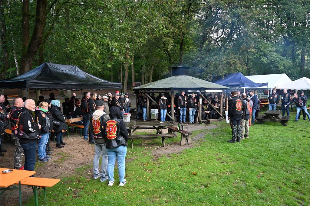 Vom 27. bis 29. September feierte das „Chapter Germany 24“ des Red Knights Motorradclubs sein fünfjähriges Bestehen am Annaberg in Haltern am See. Der Motorradclub hat seinen Stammsitz in Wulfen und besteht aus Feuerwehrleuten, ihren Familien und Freunden. Zu der Feier waren zahlreiche befreundete Chapter und Gäste aus ganz Deutschland angereist, um gemeinsam dieses Jubiläum zu zelebrieren. Nach dem offiziellen Teil der Veranstaltung mit der Ernennung neuer Mitglieder zu „Rittern“ ging es nahtlos zur Party mit Live Musik über. 
