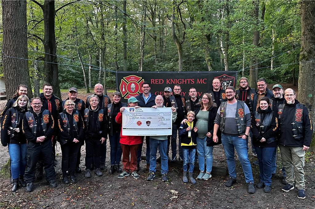 Vom 27. bis 29. September feierte das „Chapter Germany 24“ des Red Knights Motorradclubs sein fünfjähriges Bestehen am Annaberg in Haltern am See. Der Motorradclub hat seinen Stammsitz in Wulfen und besteht aus Feuerwehrleuten, ihren Familien und Freunden. Zu der Feier waren zahlreiche befreundete Chapter und Gäste aus ganz Deutschland angereist, um gemeinsam dieses Jubiläum zu zelebrieren. Nach dem offiziellen Teil der Veranstaltung mit der Ernennung neuer Mitglieder zu „Rittern“ ging es nahtlos zur Party mit Live Musik über. 