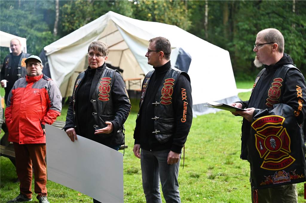 Vom 27. bis 29. September feierte das „Chapter Germany 24“ des Red Knights Motorradclubs sein fünfjähriges Bestehen am Annaberg in Haltern am See. Der Motorradclub hat seinen Stammsitz in Wulfen und besteht aus Feuerwehrleuten, ihren Familien und Freunden. Zu der Feier waren zahlreiche befreundete Chapter und Gäste aus ganz Deutschland angereist, um gemeinsam dieses Jubiläum zu zelebrieren. Nach dem offiziellen Teil der Veranstaltung mit der Ernennung neuer Mitglieder zu „Rittern“ ging es nahtlos zur Party mit Live Musik über. 