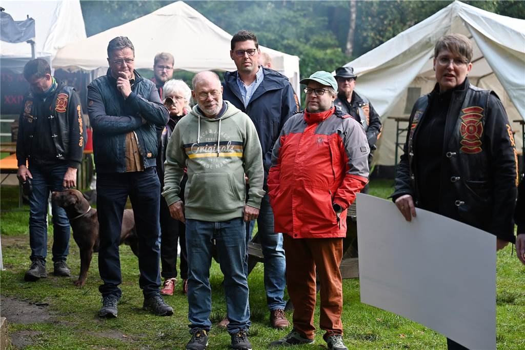 Vom 27. bis 29. September feierte das „Chapter Germany 24“ des Red Knights Motorradclubs sein fünfjähriges Bestehen am Annaberg in Haltern am See. Der Motorradclub hat seinen Stammsitz in Wulfen und besteht aus Feuerwehrleuten, ihren Familien und Freunden. Zu der Feier waren zahlreiche befreundete Chapter und Gäste aus ganz Deutschland angereist, um gemeinsam dieses Jubiläum zu zelebrieren. Nach dem offiziellen Teil der Veranstaltung mit der Ernennung neuer Mitglieder zu „Rittern“ ging es nahtlos zur Party mit Live Musik über. 