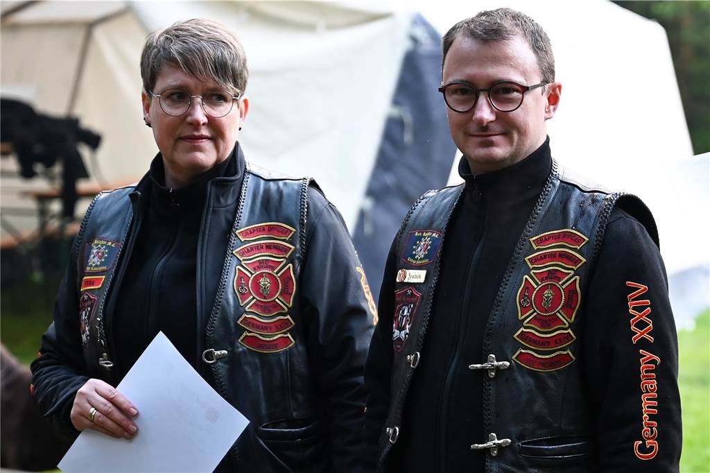 Vom 27. bis 29. September feierte das „Chapter Germany 24“ des Red Knights Motorradclubs sein fünfjähriges Bestehen am Annaberg in Haltern am See. Der Motorradclub hat seinen Stammsitz in Wulfen und besteht aus Feuerwehrleuten, ihren Familien und Freunden. Zu der Feier waren zahlreiche befreundete Chapter und Gäste aus ganz Deutschland angereist, um gemeinsam dieses Jubiläum zu zelebrieren. Nach dem offiziellen Teil der Veranstaltung mit der Ernennung neuer Mitglieder zu „Rittern“ ging es nahtlos zur Party mit Live Musik über. 