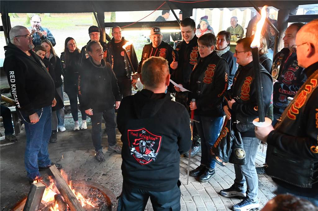 Vom 27. bis 29. September feierte das „Chapter Germany 24“ des Red Knights Motorradclubs sein fünfjähriges Bestehen am Annaberg in Haltern am See. Der Motorradclub hat seinen Stammsitz in Wulfen und besteht aus Feuerwehrleuten, ihren Familien und Freunden. Zu der Feier waren zahlreiche befreundete Chapter und Gäste aus ganz Deutschland angereist, um gemeinsam dieses Jubiläum zu zelebrieren. Nach dem offiziellen Teil der Veranstaltung mit der Ernennung neuer Mitglieder zu „Rittern“ ging es nahtlos zur Party mit Live Musik über. 