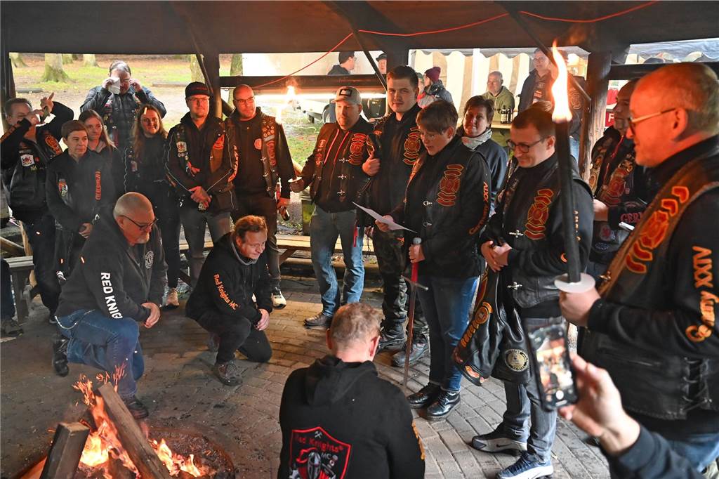 Vom 27. bis 29. September feierte das „Chapter Germany 24“ des Red Knights Motorradclubs sein fünfjähriges Bestehen am Annaberg in Haltern am See. Der Motorradclub hat seinen Stammsitz in Wulfen und besteht aus Feuerwehrleuten, ihren Familien und Freunden. Zu der Feier waren zahlreiche befreundete Chapter und Gäste aus ganz Deutschland angereist, um gemeinsam dieses Jubiläum zu zelebrieren. Nach dem offiziellen Teil der Veranstaltung mit der Ernennung neuer Mitglieder zu „Rittern“ ging es nahtlos zur Party mit Live Musik über. 