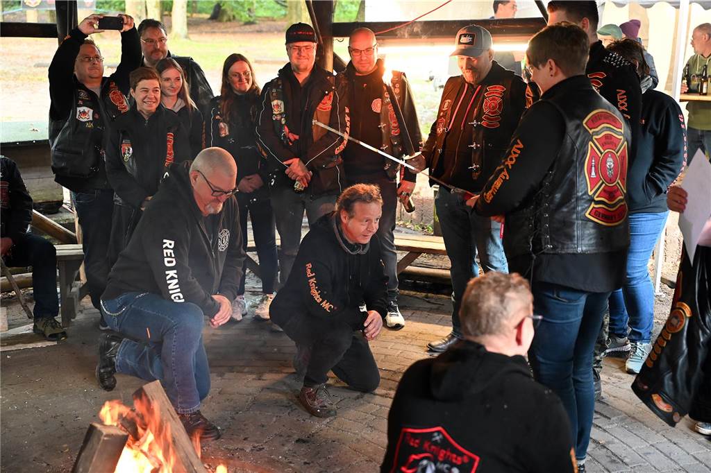 Vom 27. bis 29. September feierte das „Chapter Germany 24“ des Red Knights Motorradclubs sein fünfjähriges Bestehen am Annaberg in Haltern am See. Der Motorradclub hat seinen Stammsitz in Wulfen und besteht aus Feuerwehrleuten, ihren Familien und Freunden. Zu der Feier waren zahlreiche befreundete Chapter und Gäste aus ganz Deutschland angereist, um gemeinsam dieses Jubiläum zu zelebrieren. Nach dem offiziellen Teil der Veranstaltung mit der Ernennung neuer Mitglieder zu „Rittern“ ging es nahtlos zur Party mit Live Musik über. 