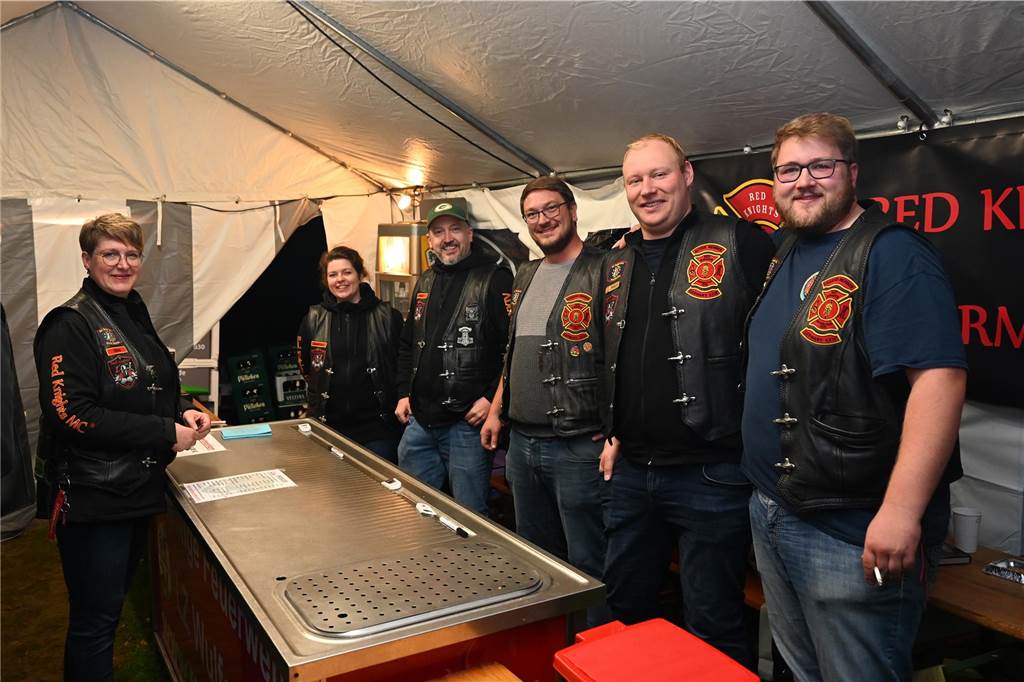 Vom 27. bis 29. September feierte das „Chapter Germany 24“ des Red Knights Motorradclubs sein fünfjähriges Bestehen am Annaberg in Haltern am See. Der Motorradclub hat seinen Stammsitz in Wulfen und besteht aus Feuerwehrleuten, ihren Familien und Freunden. Zu der Feier waren zahlreiche befreundete Chapter und Gäste aus ganz Deutschland angereist, um gemeinsam dieses Jubiläum zu zelebrieren. Nach dem offiziellen Teil der Veranstaltung mit der Ernennung neuer Mitglieder zu „Rittern“ ging es nahtlos zur Party mit Live Musik über. 