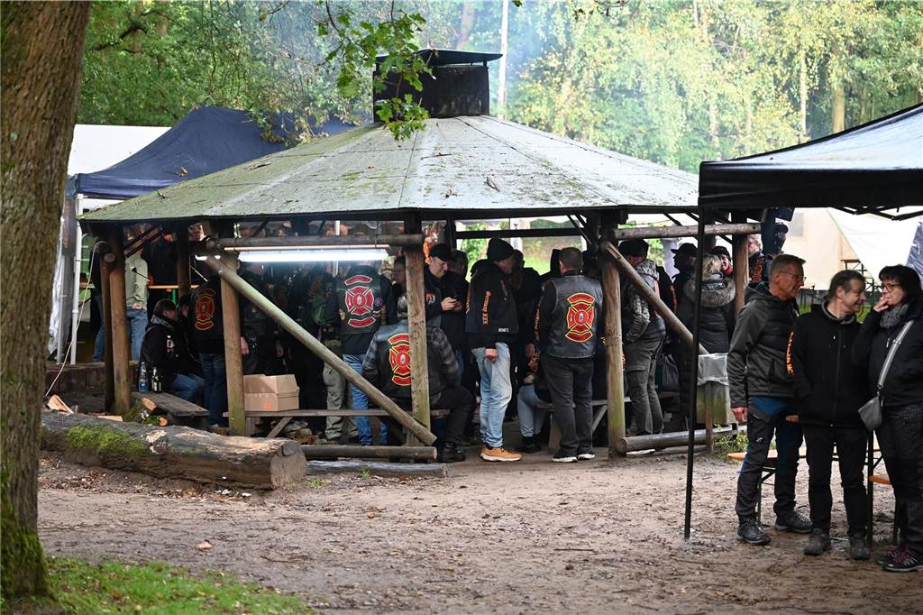 Vom 27. bis 29. September feierte das „Chapter Germany 24“ des Red Knights Motorradclubs sein fünfjähriges Bestehen am Annaberg in Haltern am See. Der Motorradclub hat seinen Stammsitz in Wulfen und besteht aus Feuerwehrleuten, ihren Familien und Freunden. Zu der Feier waren zahlreiche befreundete Chapter und Gäste aus ganz Deutschland angereist, um gemeinsam dieses Jubiläum zu zelebrieren. Nach dem offiziellen Teil der Veranstaltung mit der Ernennung neuer Mitglieder zu „Rittern“ ging es nahtlos zur Party mit Live Musik über. 