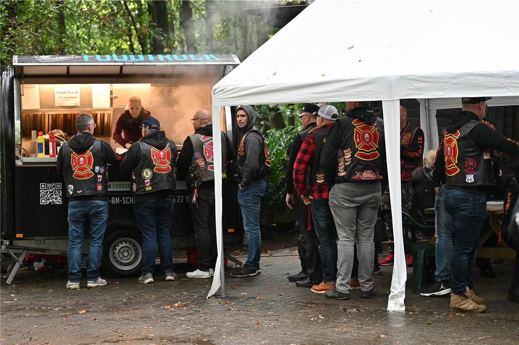Vom 27. bis 29. September feierte das „Chapter Germany 24“ des Red Knights Motorradclubs sein fünfjähriges Bestehen am Annaberg in Haltern am See. Der Motorradclub hat seinen Stammsitz in Wulfen und besteht aus Feuerwehrleuten, ihren Familien und Freunden. Zu der Feier waren zahlreiche befreundete Chapter und Gäste aus ganz Deutschland angereist, um gemeinsam dieses Jubiläum zu zelebrieren. Nach dem offiziellen Teil der Veranstaltung mit der Ernennung neuer Mitglieder zu „Rittern“ ging es nahtlos zur Party mit Live Musik über. 