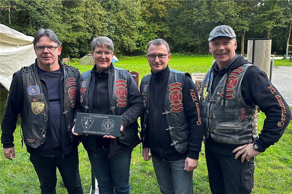 Vom 27. bis 29. September feierte das „Chapter Germany 24“ des Red Knights Motorradclubs sein fünfjähriges Bestehen am Annaberg in Haltern am See. Der Motorradclub hat seinen Stammsitz in Wulfen und besteht aus Feuerwehrleuten, ihren Familien und Freunden. Zu der Feier waren zahlreiche befreundete Chapter und Gäste aus ganz Deutschland angereist, um gemeinsam dieses Jubiläum zu zelebrieren. Nach dem offiziellen Teil der Veranstaltung mit der Ernennung neuer Mitglieder zu „Rittern“ ging es nahtlos zur Party mit Live Musik über. 