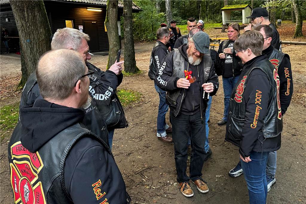 Vom 27. bis 29. September feierte das „Chapter Germany 24“ des Red Knights Motorradclubs sein fünfjähriges Bestehen am Annaberg in Haltern am See. Der Motorradclub hat seinen Stammsitz in Wulfen und besteht aus Feuerwehrleuten, ihren Familien und Freunden. Zu der Feier waren zahlreiche befreundete Chapter und Gäste aus ganz Deutschland angereist, um gemeinsam dieses Jubiläum zu zelebrieren. Nach dem offiziellen Teil der Veranstaltung mit der Ernennung neuer Mitglieder zu „Rittern“ ging es nahtlos zur Party mit Live Musik über. 