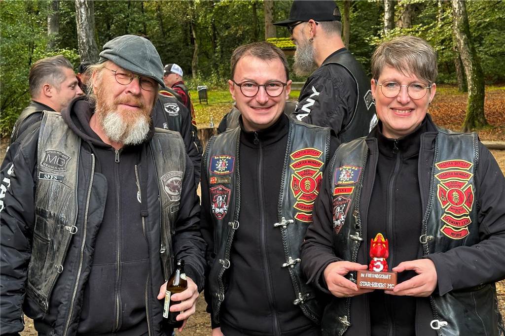Vom 27. bis 29. September feierte das „Chapter Germany 24“ des Red Knights Motorradclubs sein fünfjähriges Bestehen am Annaberg in Haltern am See. Der Motorradclub hat seinen Stammsitz in Wulfen und besteht aus Feuerwehrleuten, ihren Familien und Freunden. Zu der Feier waren zahlreiche befreundete Chapter und Gäste aus ganz Deutschland angereist, um gemeinsam dieses Jubiläum zu zelebrieren. Nach dem offiziellen Teil der Veranstaltung mit der Ernennung neuer Mitglieder zu „Rittern“ ging es nahtlos zur Party mit Live Musik über. 