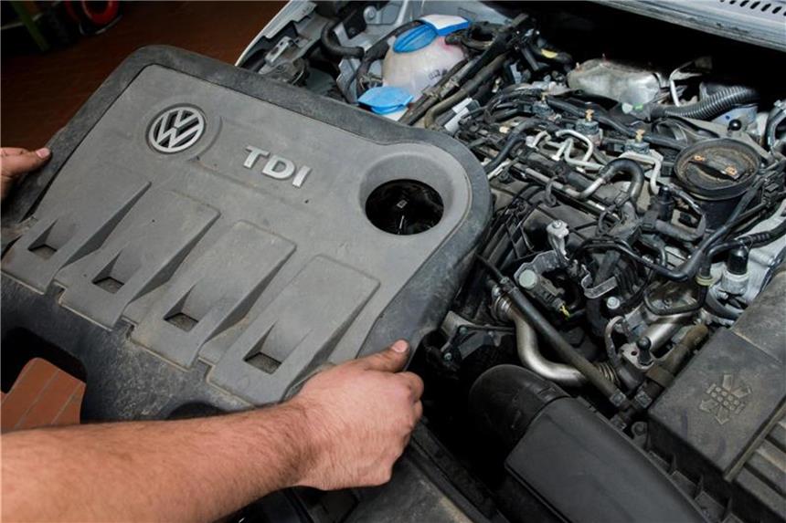 Vom Abgas-Skandal betroffener 2.0l TDI Dieselmotor vom Typ EA189. Die FDP verlangt von der Bundesregierung unverzüglich die Rahmenbedingungen für Hardware-Nachrüstungen zu schaffen. Foto: Julian Stratenschulte
