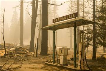 Vom Dardanelle Resort im kalifornischen Tuolumne County sind nur Trümmer geblieben. Foto: Marty Bicek/ZUMA Wire