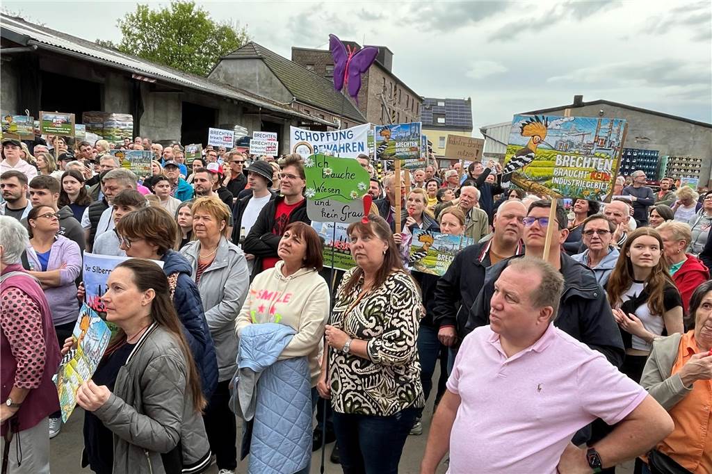 Gewerbegebiet Brechtener Niederung? Wirtschaftsförderung schwächt Pläne ab Teilnehmer einer Demonstration gegen das Gewerbegebiet in der Brechtener Niederung in Dortmund.
