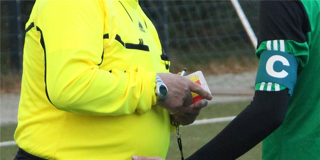 Dortmunder Fußballer fühlte sich vom Schiedsrichter bedroht – nun gibt es ein Urteil Vom Fußballkreis Dortmund gibt es eine Menge neuer Urteile - auch gegen das Team, das sich vom Schiedsrichter bedroht gefühlt hat.