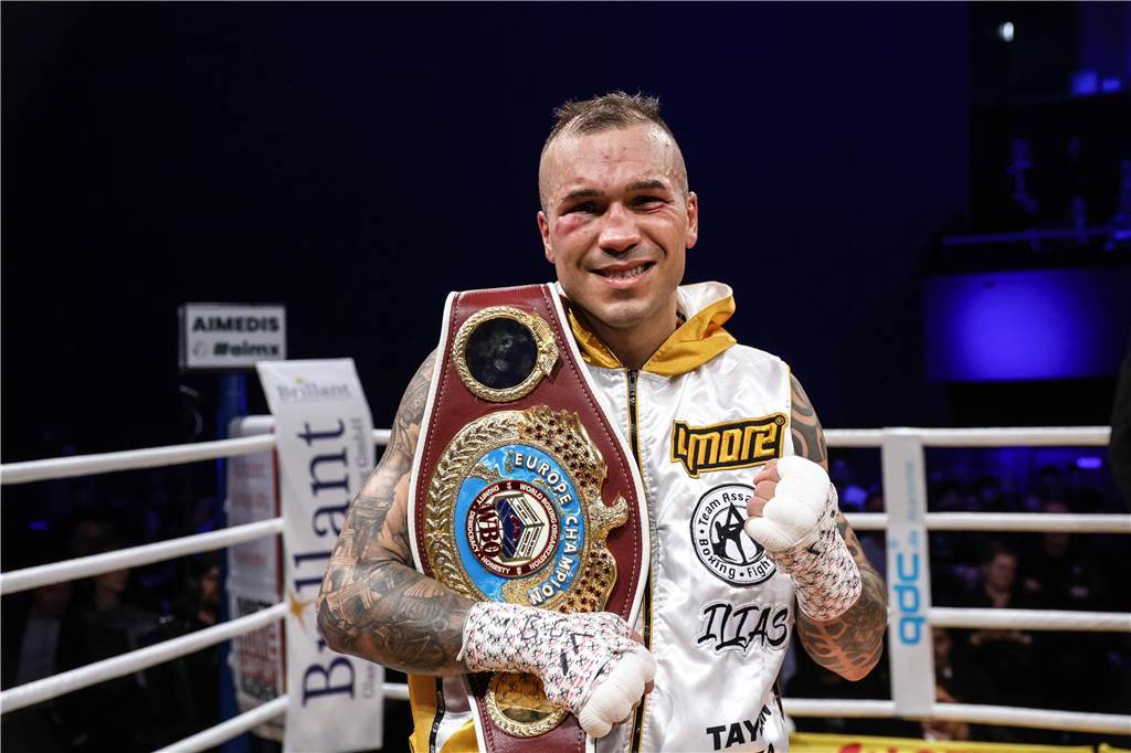 Dorstener Ilias Essaoudi ist WBO-Europa-Champion: Denkwürdiger Fight gegen Ronny Gabel Ilias Essaoudi mit dem WBO-EM-Gürtel