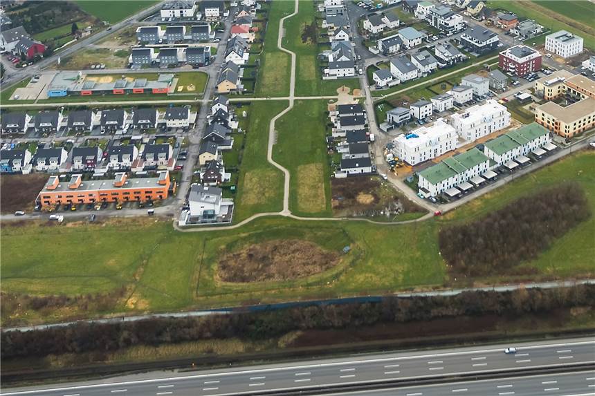Fuß- und Radwegebrücke über A2 in Brechten machen Politiker zum Thema Vom Neubaugebiet Brechtener Heide soll ein neuer Fuß- und Radweg über die A2 (unten) führen. Gibt es dafür bereits eine Planung?