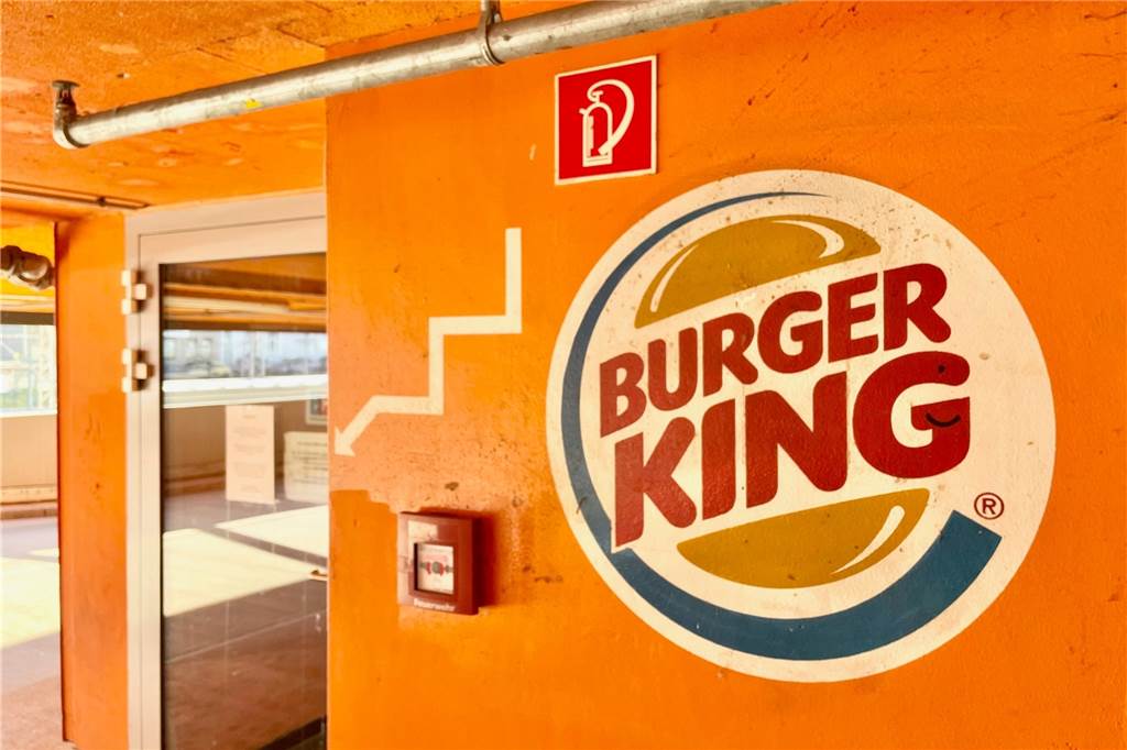 „Wohlüberlegt“: Burger King am Hörder Bahnhof dauerhaft geschlossen Vom Parkdeck aus führte ebenfalls ein Eingang in das unten liegende Restaurant.