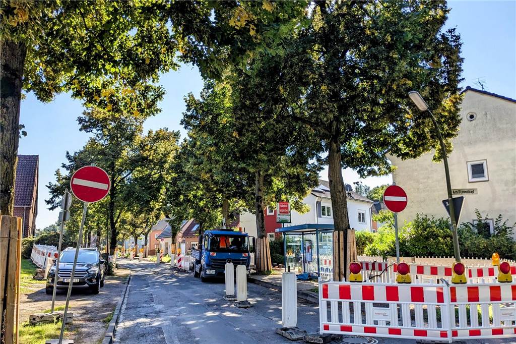 Baustelle Luisenstraße: Auch Einbahnstraße wird vier Wochen gesperrt Vom Söltener Landweg kommend ist die Luisenstraße hinter dem Blauen See bereits bereits seit Wochen dicht