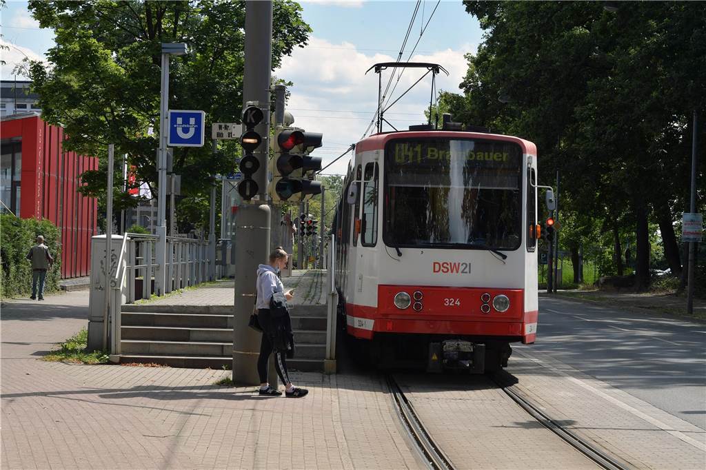 Verdi-Streik mit Folgen für Lünen: Lippebad bleibt geschlossen Vom Streik der DSW21 ist auch die U41 betroffen, die auch Stationen in Brambauer anfährt.
