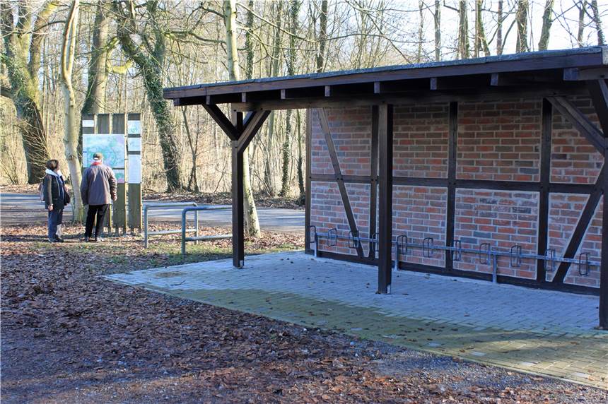 Gottesdienst und Führungen zur feierlichen Eröffnung des Sythener Bestattungswalds Vom Wanderparkplatz aus geht es wenige Schritte weiter in den Bestattungswald „Ruhestätte Natur Haltern-Sythen“.