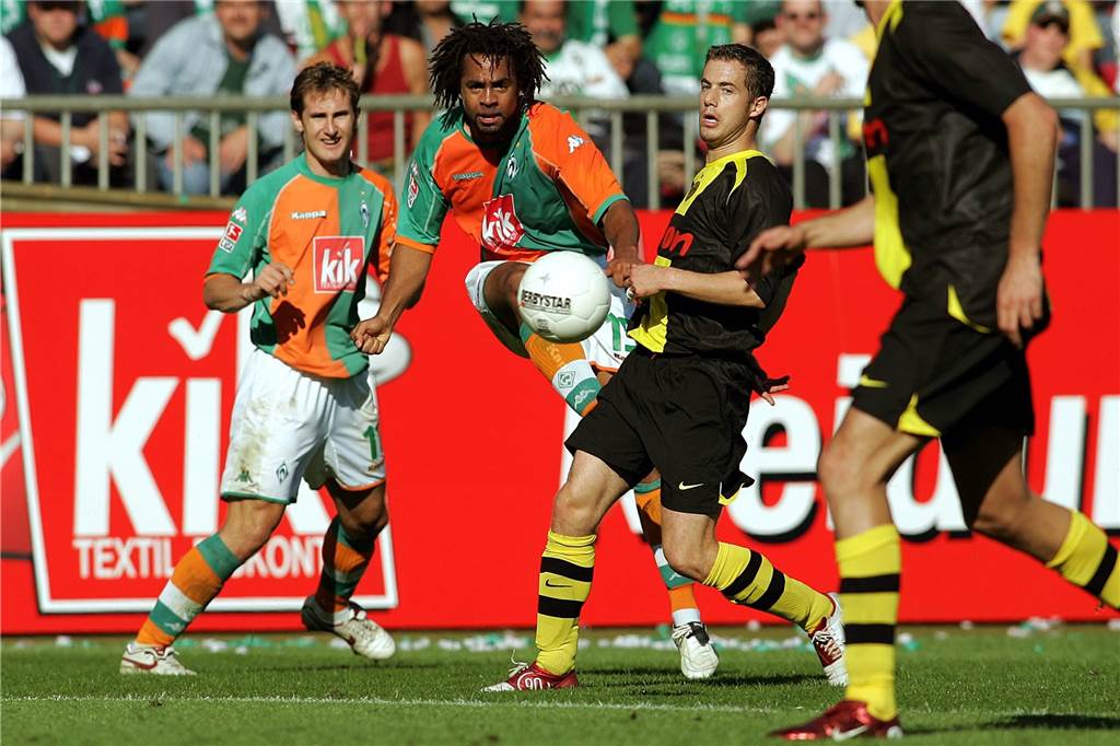 Patrick Owomoyela: Drei BVB-Siege - dann ist der Titel noch möglich Von 2005 bis 2008 trug Owomoyela das Trikot des SV Werder Bremen.
