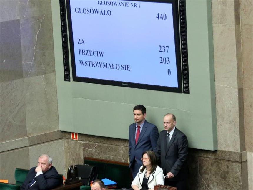 Opposition in Polen will Tusk das Misstrauen aussprechen Von 440 anwesenden Abgeordneten stimmten 237 für Tusk. Foto: Radek Pietruszka