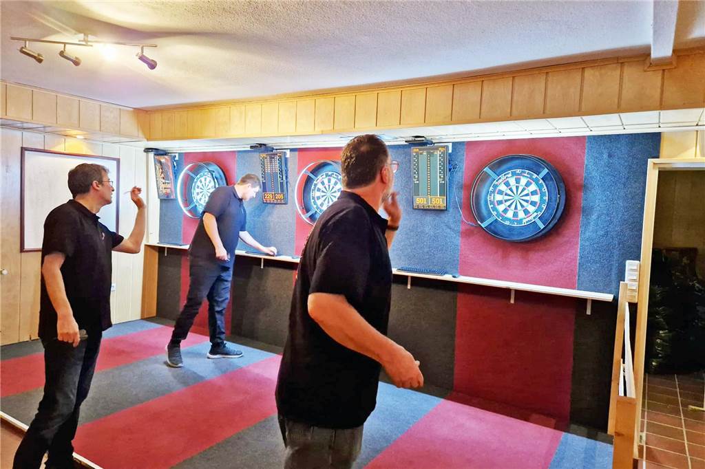 Grenzlanddarters wollen Vredener an die Dartsscheibe holen Die Mitglieder von den Grenzlanddarters werfen auf Dartscheiben