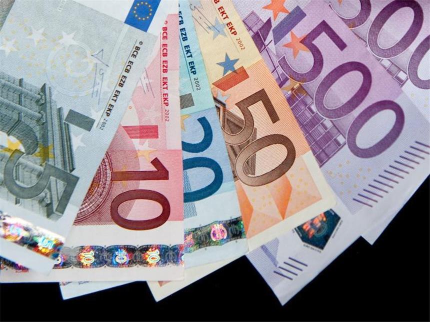 Studie relativiert Ost-West-Gefälle bei Einkommensarmut Von Armut bedroht ist laut Statistischem Bundesamt, wer als Alleinstehender weniger als 980 Euro im Monat zur Verfügung hat. Foto: Robert Schlesinger