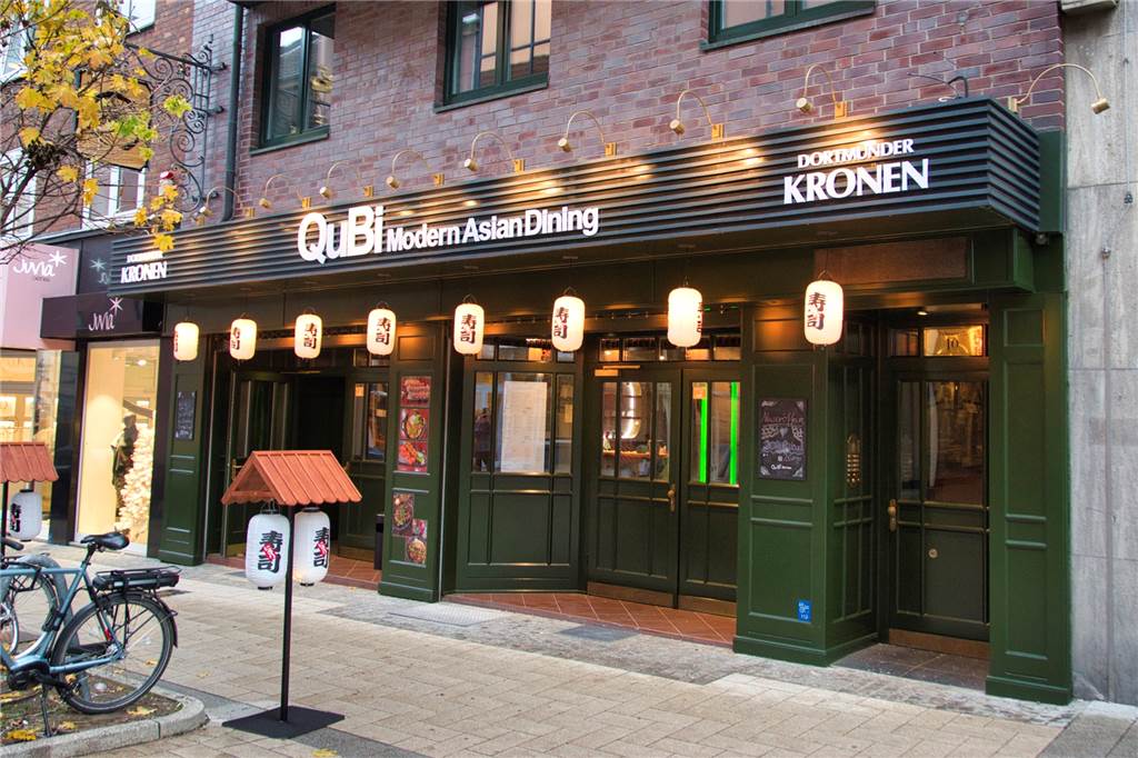 Asiatisches Restaurant im alten „Köpi“: Fine Dining für die breite Masse Von außen ist noch am ehesten zu erkennen, in welchen bekannten Räumen sich das asiatische Restaurant "QuBi" befindet. Zuvor war hier die Kneipe "Kronen am Rathaus", besser bekannt als "Köpi".